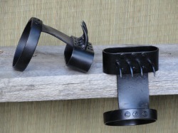 Shukō — spiked hand claws